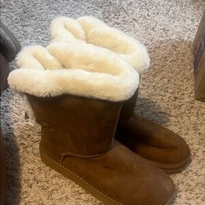 Brown Boots with Cream Fur Lining